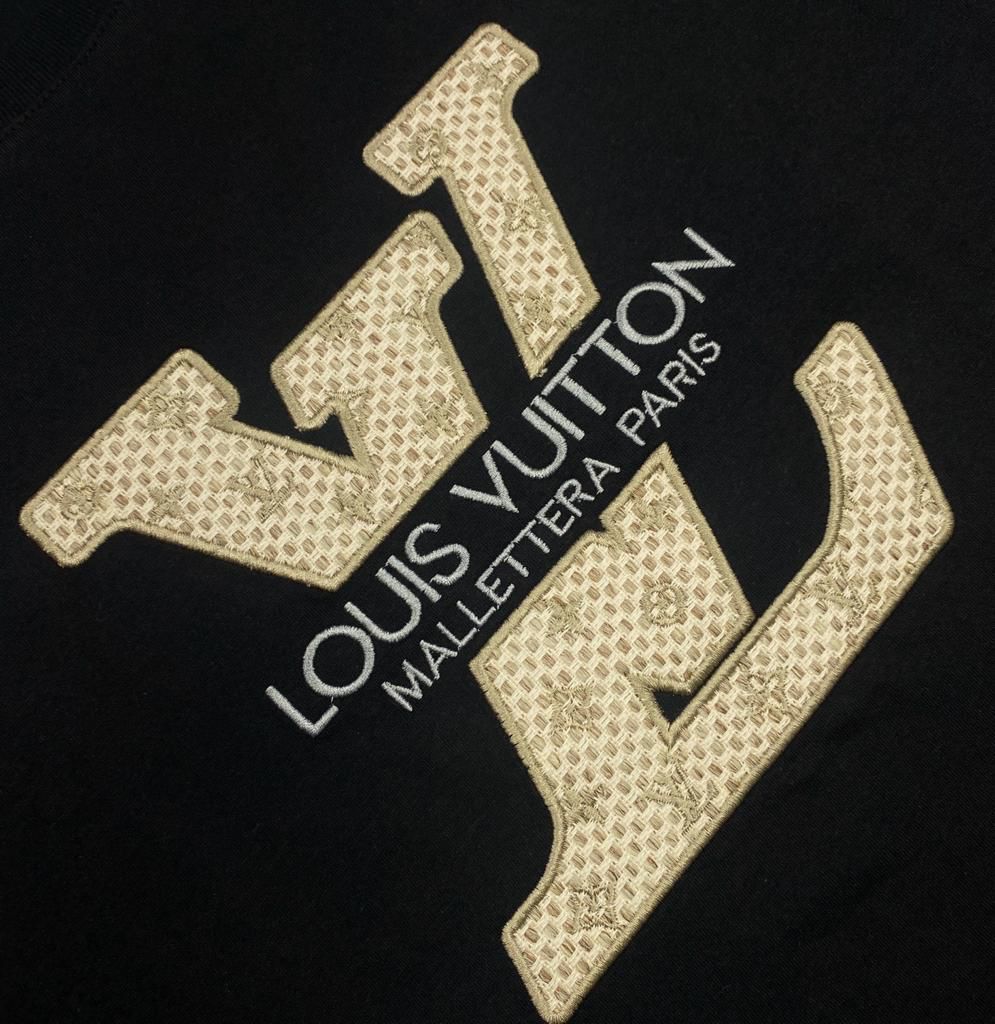 Camiseta T-shirt Feminina Louis Vuitton com pedraria